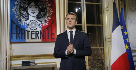 Коме је Макрон обећао помоћ