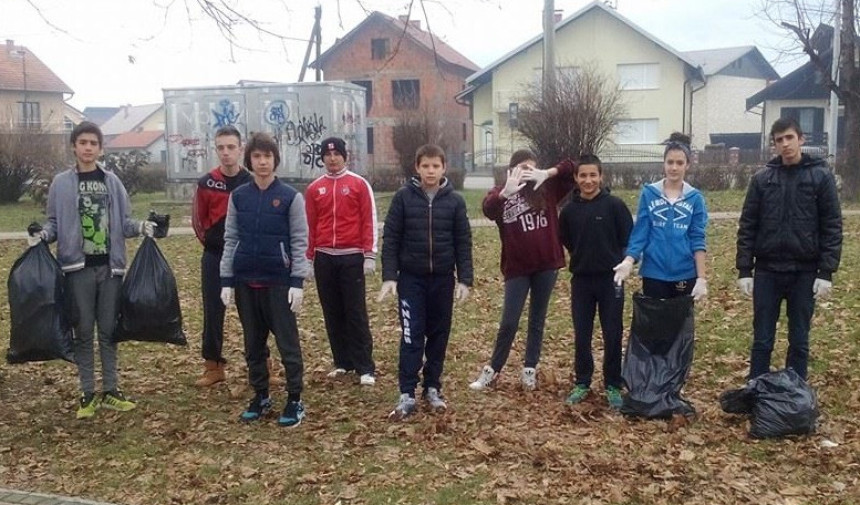 Vrijedni omladinci za čistiju Bijeljinu