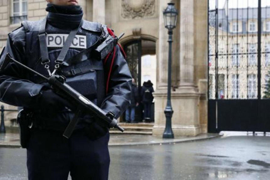 Pariz: Zbog prijetnji evakuisane škole