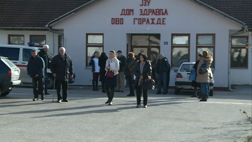 Katanac na vratima Doma zdravlja 