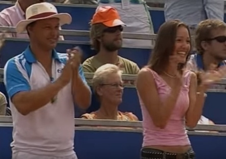 Видео: То је љубав! Овако је Јелена бодрила Нолета кад је освојио прву титулу прије 10 година!