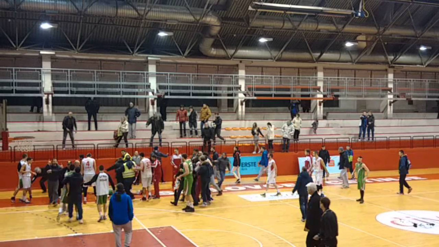 Video: Kad se Đetići ''pomakljaju''! Opšta tuča poslije meča Lovćen – Ibar!