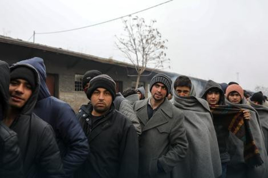 Obrenovac: Migranti pokušali da otmu bebu