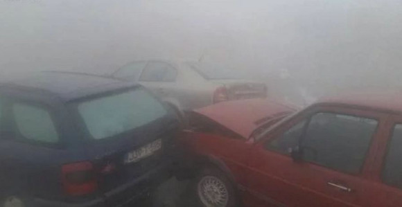 Sudar devet vozila zbog guste magle