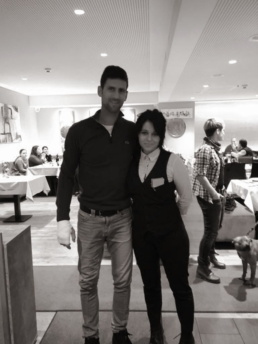 Не изгледа добро - Новаку је рука у завоју, гипсу?!