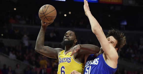 Боби "добио" лакат у вилицу, па фаул!