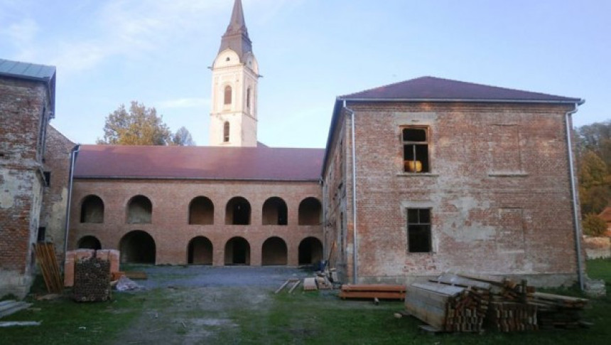 Обнавља се најстарија српска библиотека
