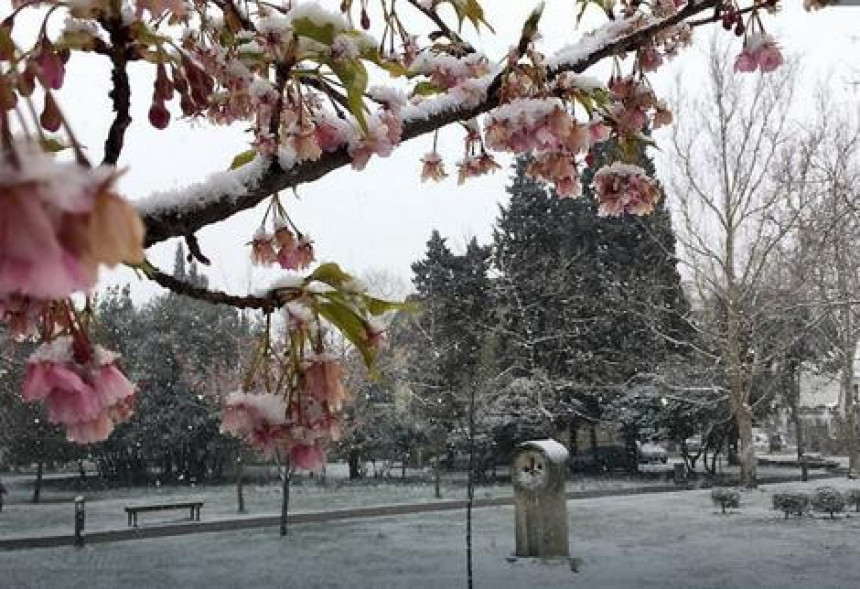 Snijeg zabijelio grad na Neretvi