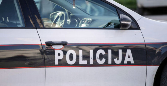 Policijsko vozilo sletjelo u kanal!