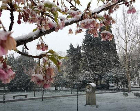 Snijeg zabijelio grad na Neretvi