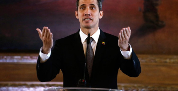 Oko 600 oficira uz opoziciju