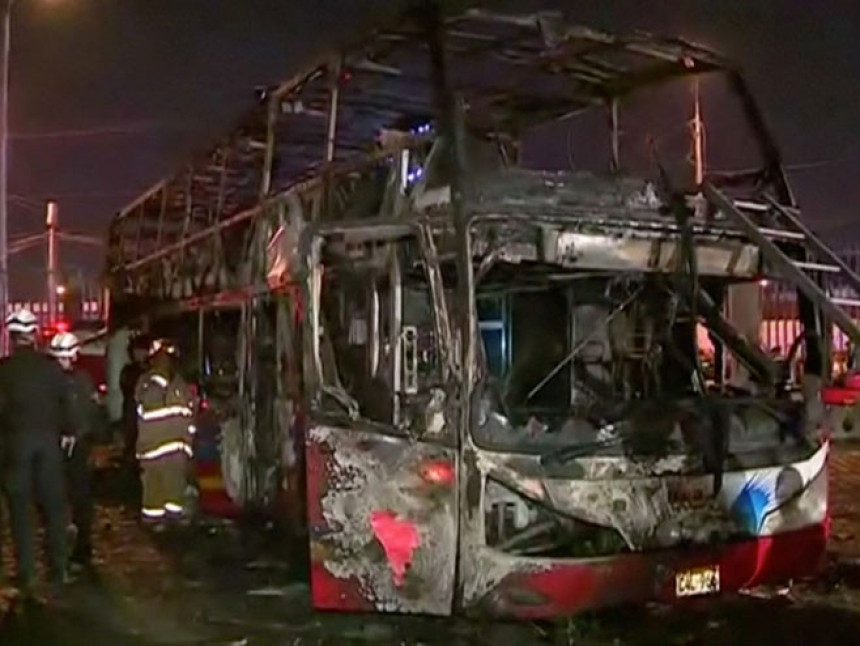 Изгорио аутобус, 20 мртвих