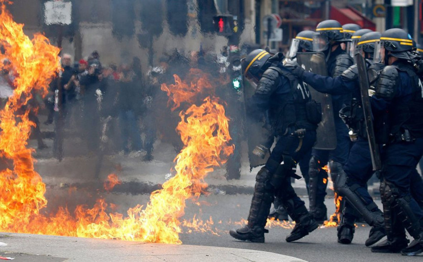 Sukob policije i demonstranata  