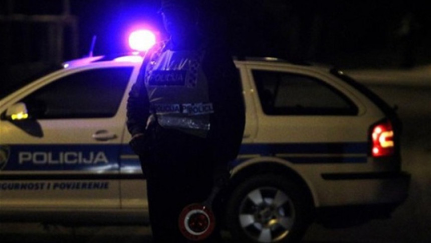 Nožem povrijedio četiri policajca