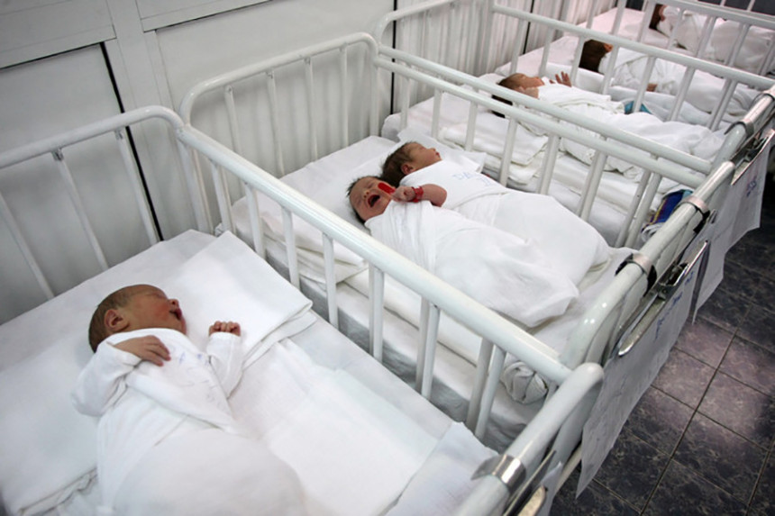 Tuzla: Porodilo se 55 maloljetnica