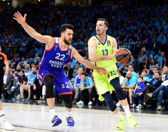 EL: "Dabl-dabl" Micića i 17 trojki Efesa za put na F4!