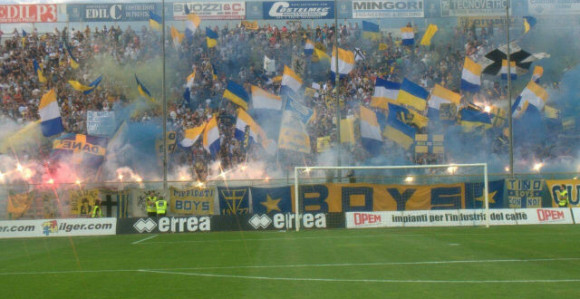 Krstaški se barjak vije, Parma se vraća!