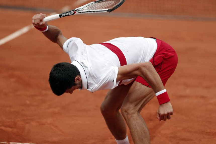 Novak o lomljenju reketa: Sve je to sastavni deo sporta!