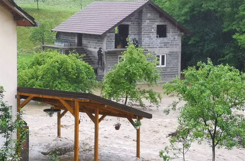 Kod Maglaja voda ušla u kuće