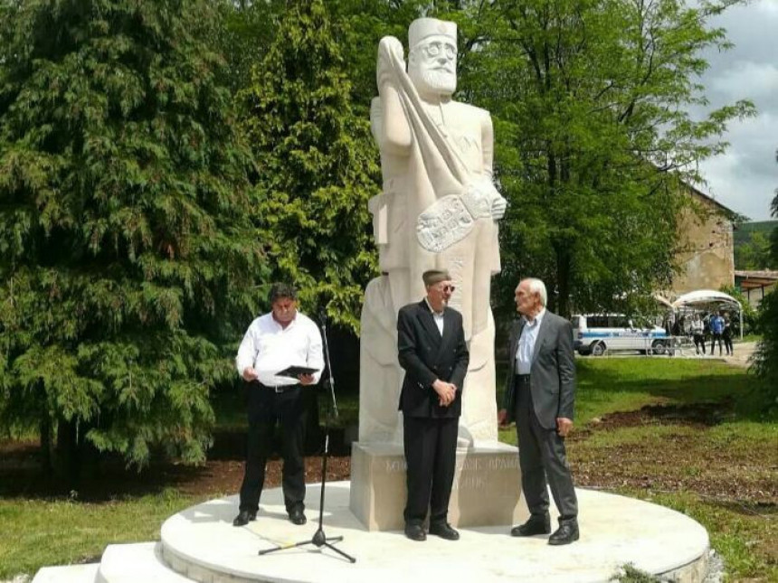 Otkriven spomenik Draži Mihailoviću 