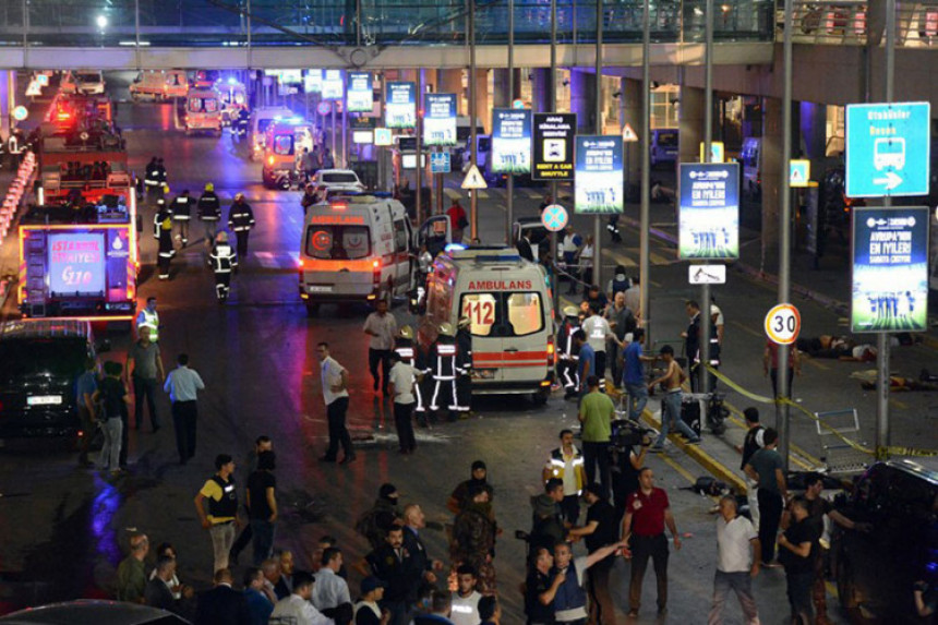 "Ататурк": Изнервирани терориста бацао пушку