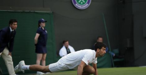 Novak pred ponorom, kiša prekinula meč, Đoković - Kveri 6:7, 1:6