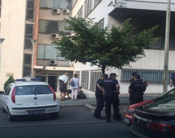 Beograd: Vojnik prijeti samospaljivanjem