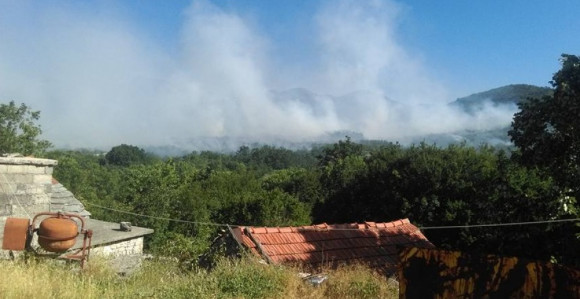 Требиње: Ватра не пријети кућама