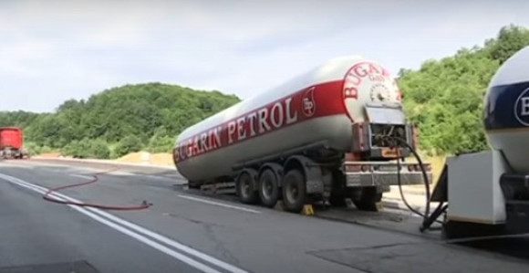 Откачила се цистерна на путу
