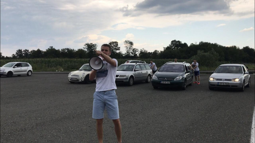 Skupo gorivo, "vozimo u leru"