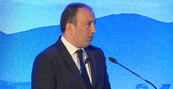 Neka Dodik iskoristi veze