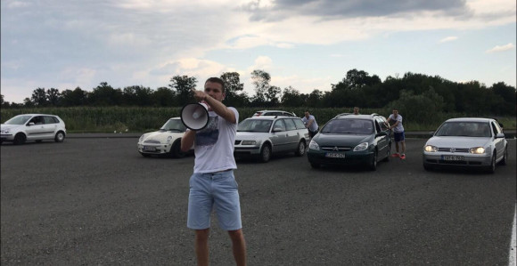 Skupo gorivo, "vozimo u leru"