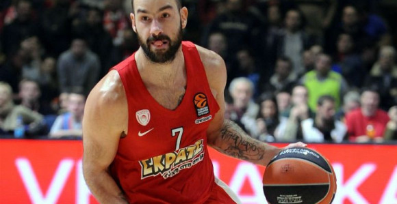 Legenda vjerna Pireju! Uz drastično manju platu...!