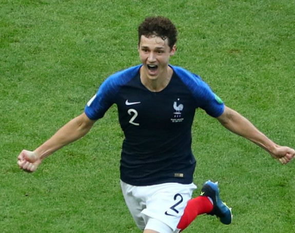 Priča: Monsieur Versatile...