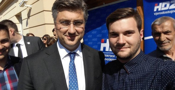 Pozirao u majici s ustaškim grbom