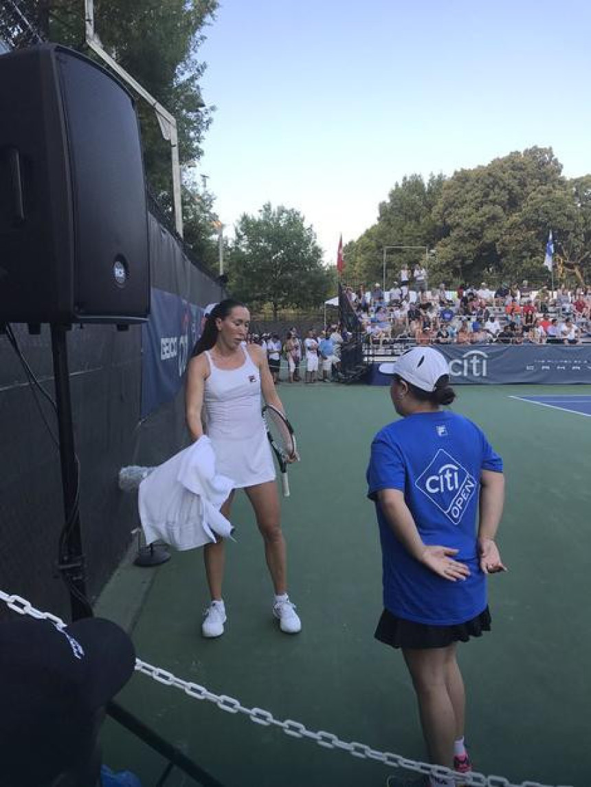 Jelena zbog povrede predala meč u Vašingtonu!