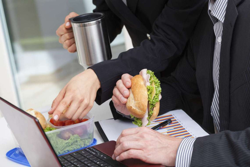 Шест начина да се придржавате здраве исхране на радном мјесту