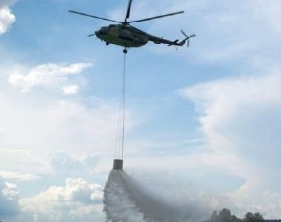 Helikopter gasi požar u Trebinju