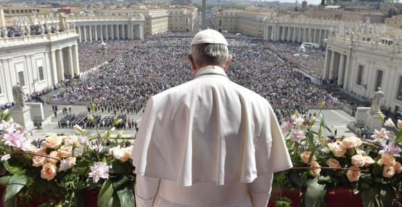 Papa Franjo zaglavljen u liftu skoro pola sata