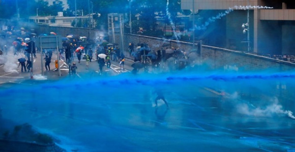 Nove barikade prema aerodromu u Hong Kongu