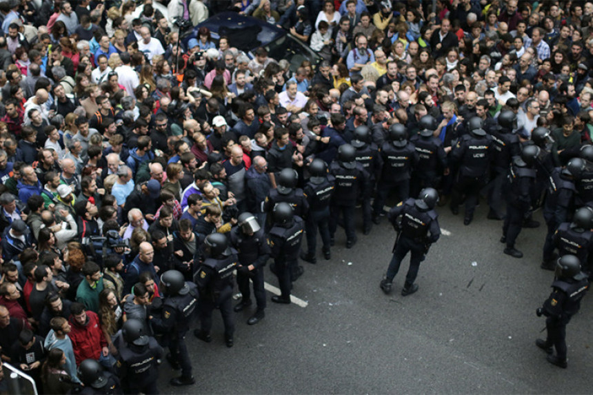 Каталонија: Сукоб грађана и полиције  