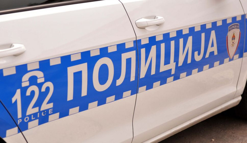 Trojicu pregazio djedovim vozilom