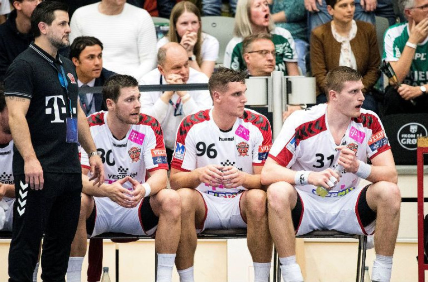 Igrači i huligani otjerali bivšeg srpskog selektora!