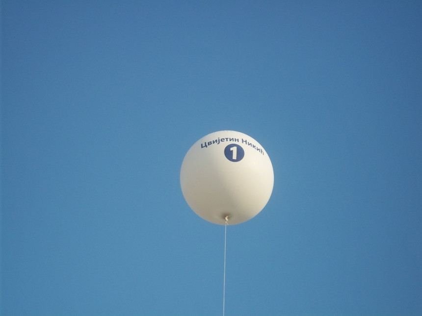 Необичан балон изазвао пажњу