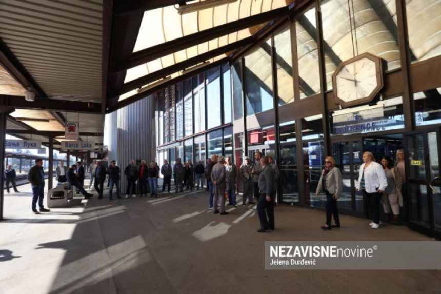 Na pola sata obustavili rad