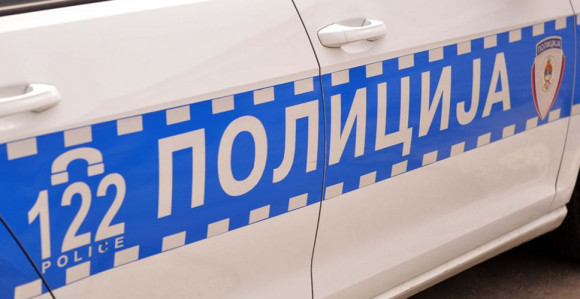 Trojicu pregazio djedovim vozilom