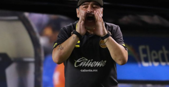 Maradona: Volio bih da ih Mesi sve od**be i penzioniše se!