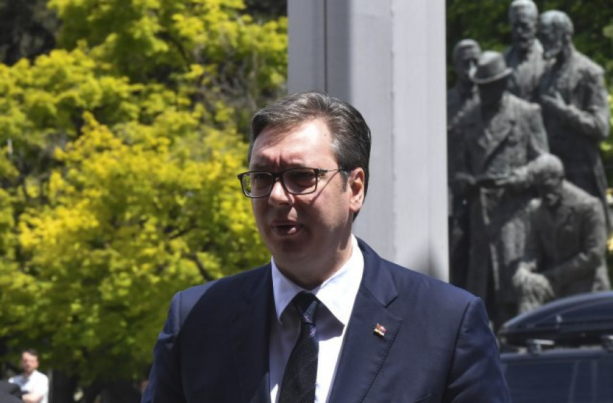 Vučić: Paradržava progoni Srpsku listu na KiM