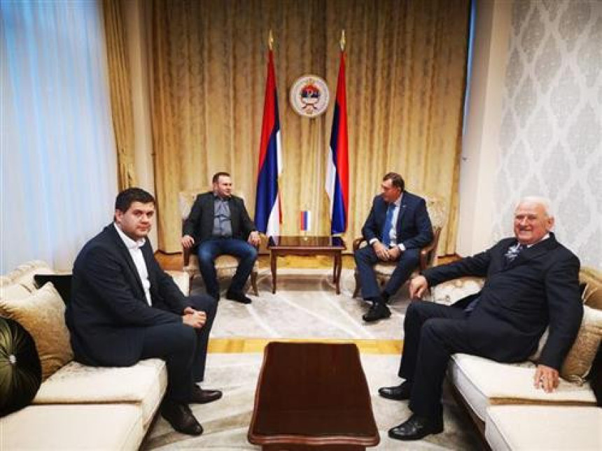 Ко је предсједник Владе, Додик или Вишковић?