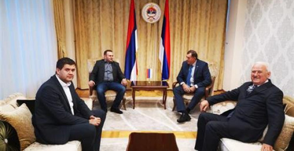 Ко је предсједник Владе, Додик или Вишковић?